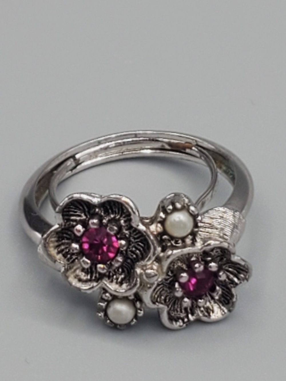Avon Silver-Tone Floral Ring with Pink Stones and Pearlescent Accents Size 5